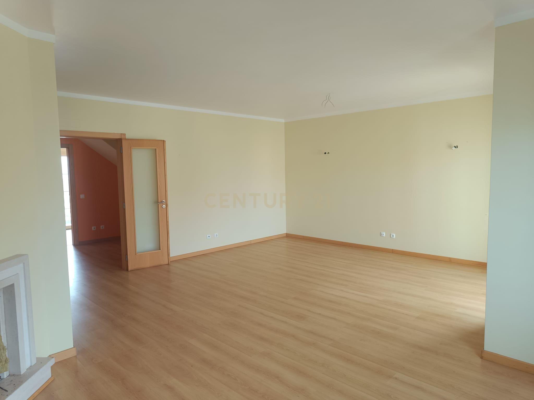 🏡 Apartamento Duplex T3/T4 na Ericeira – Vista Mar e Serra! 🌊⛰️ - Image 4